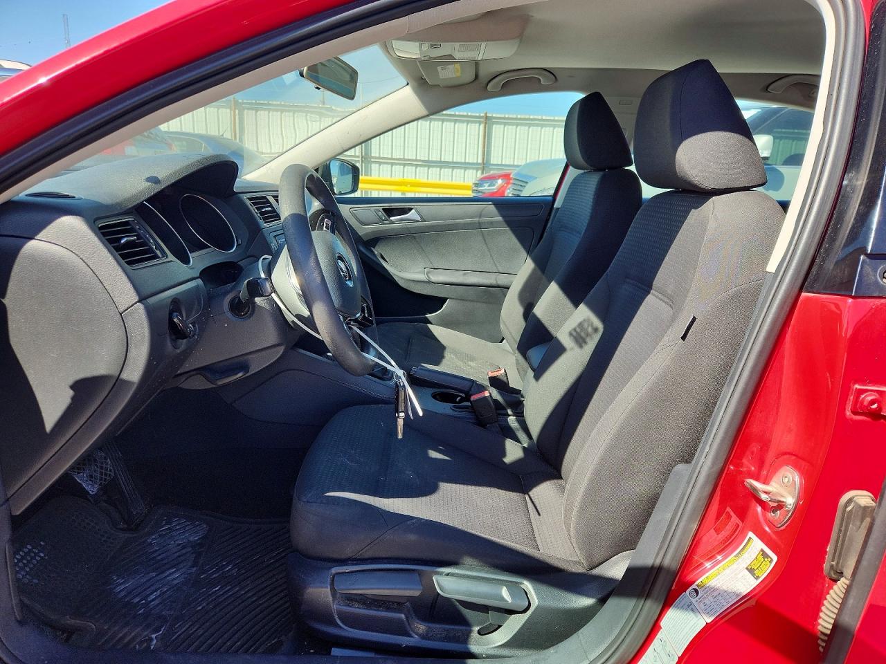 Volkswagen Jetta Base
