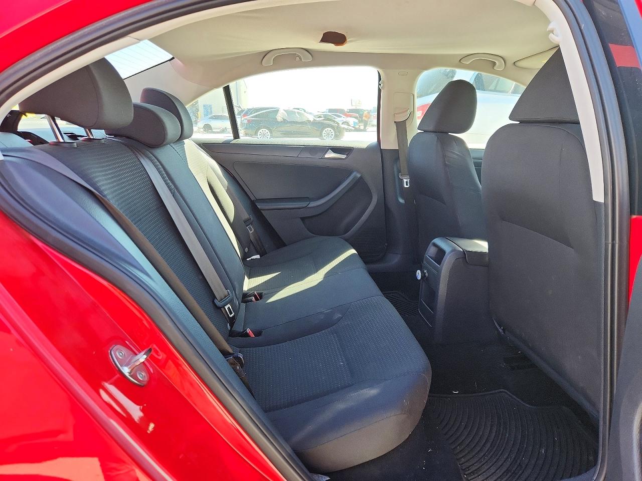Volkswagen Jetta Base