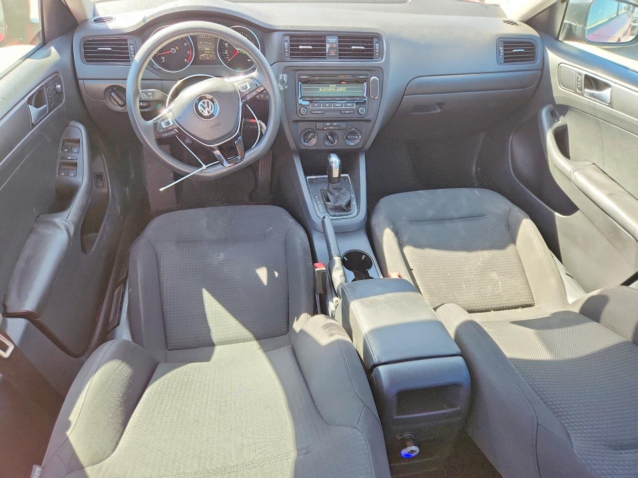 Volkswagen Jetta Base