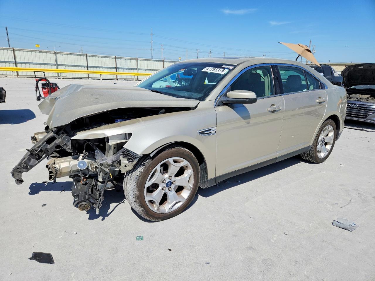 Salvage Ford Taurus Image