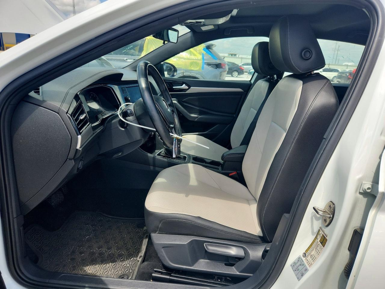 Volkswagen Jetta S