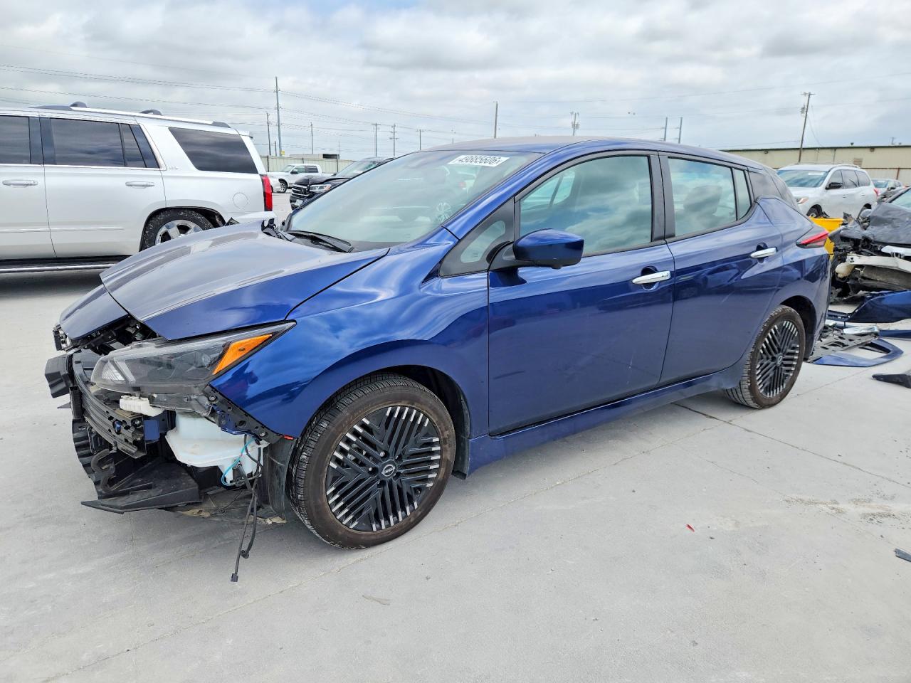 Salvage Nissan LEAF Image