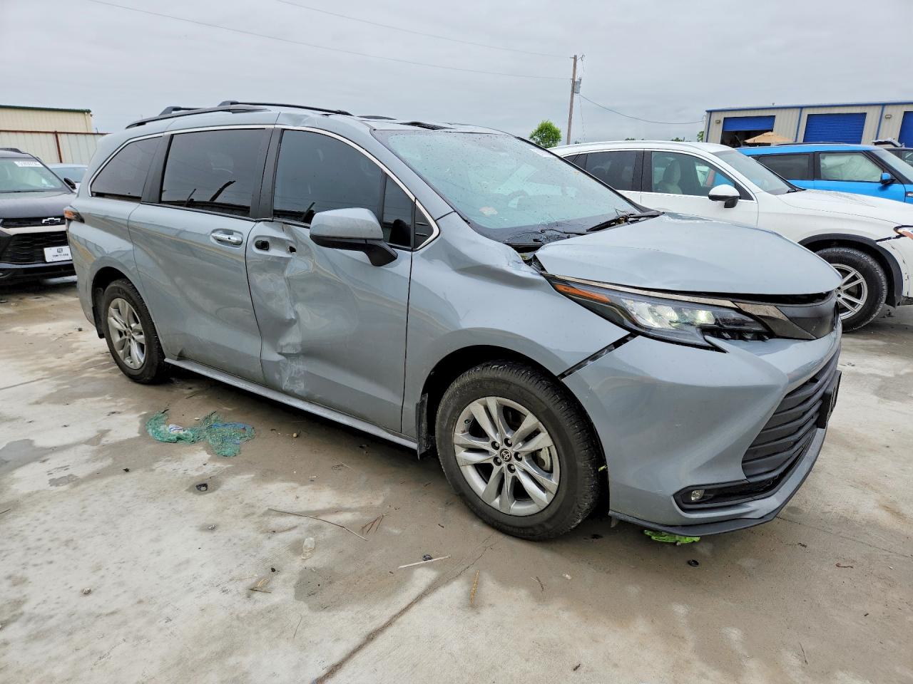 Toyota Sienna Woodland Edition
