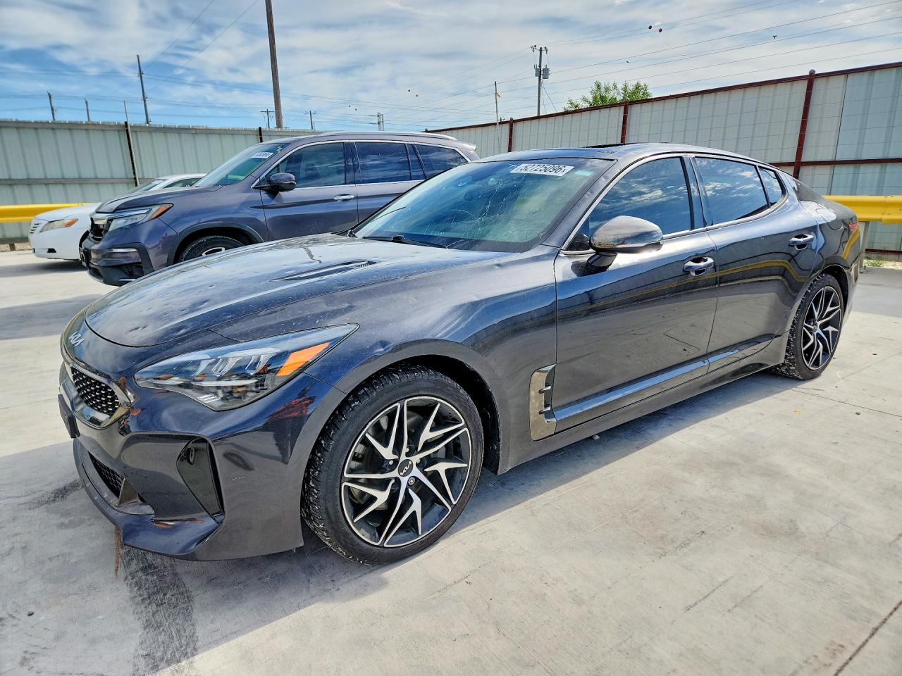Salvage Kia Stinger Image