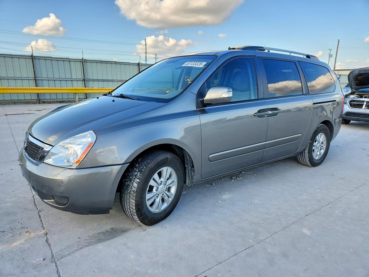 Salvage Kia Sedona Image
