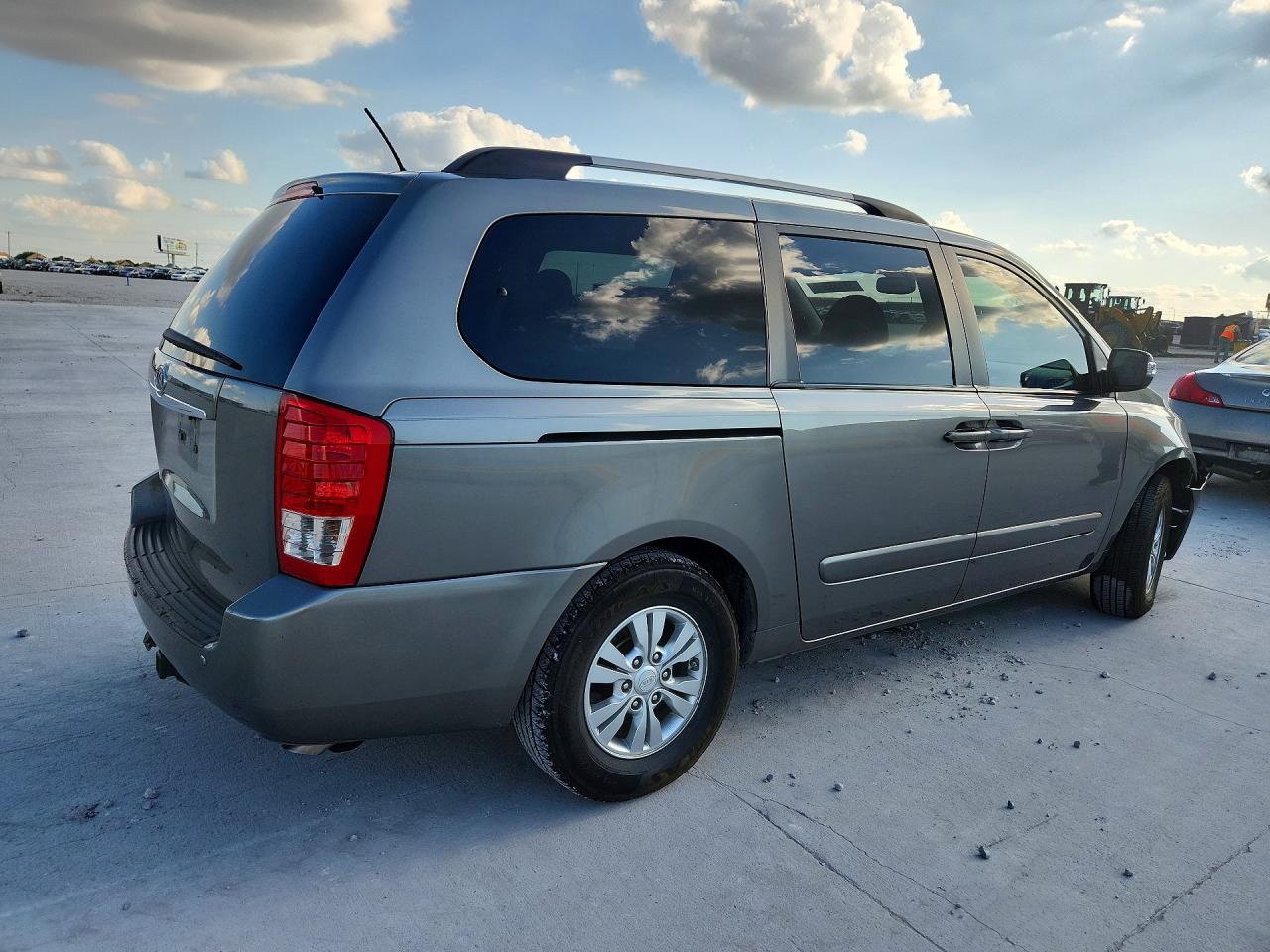 Kia Sedona Lx