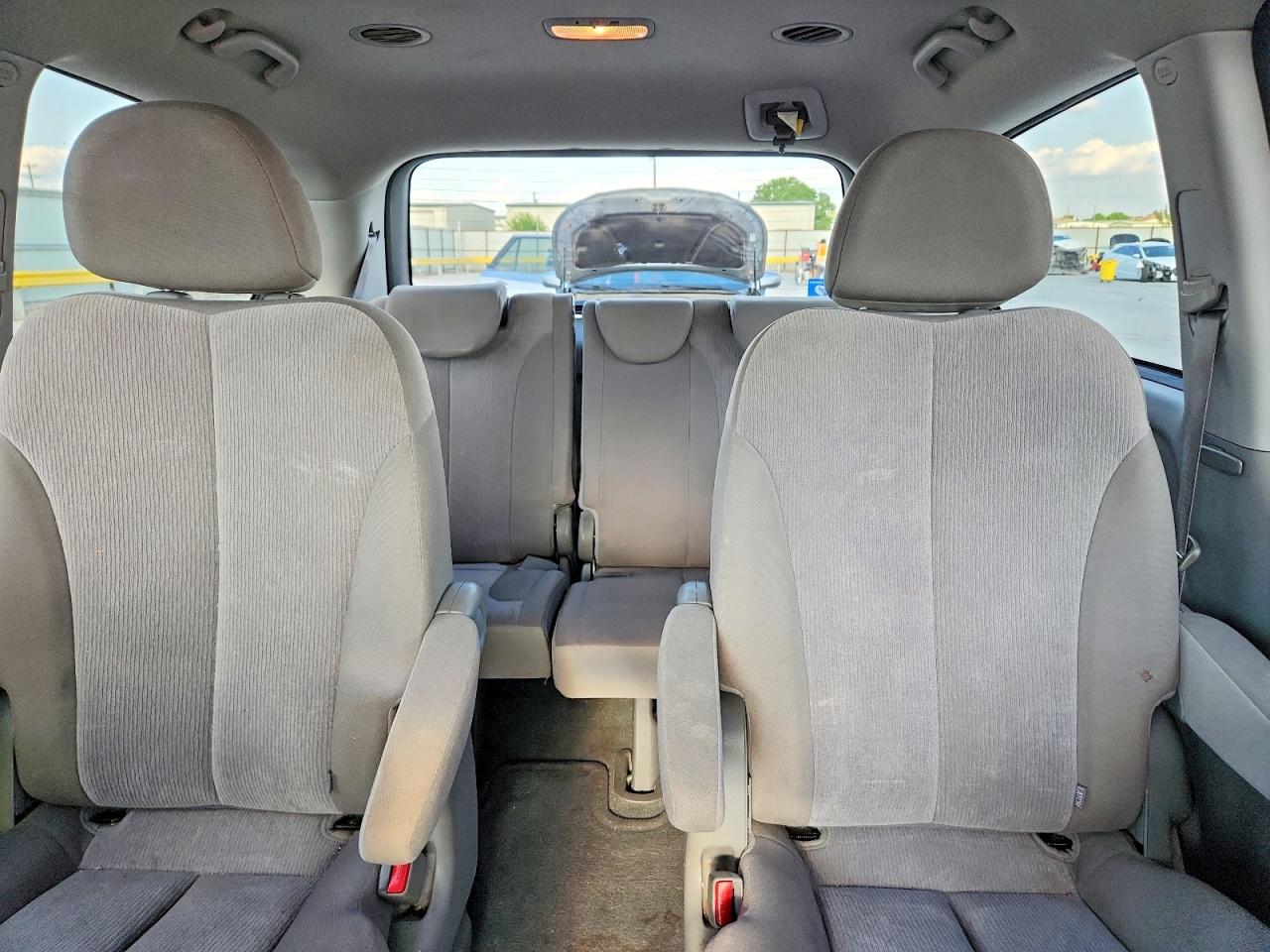 Kia Sedona Lx