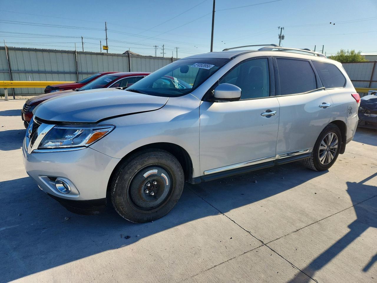 Salvage Nissan Pathfinder Image