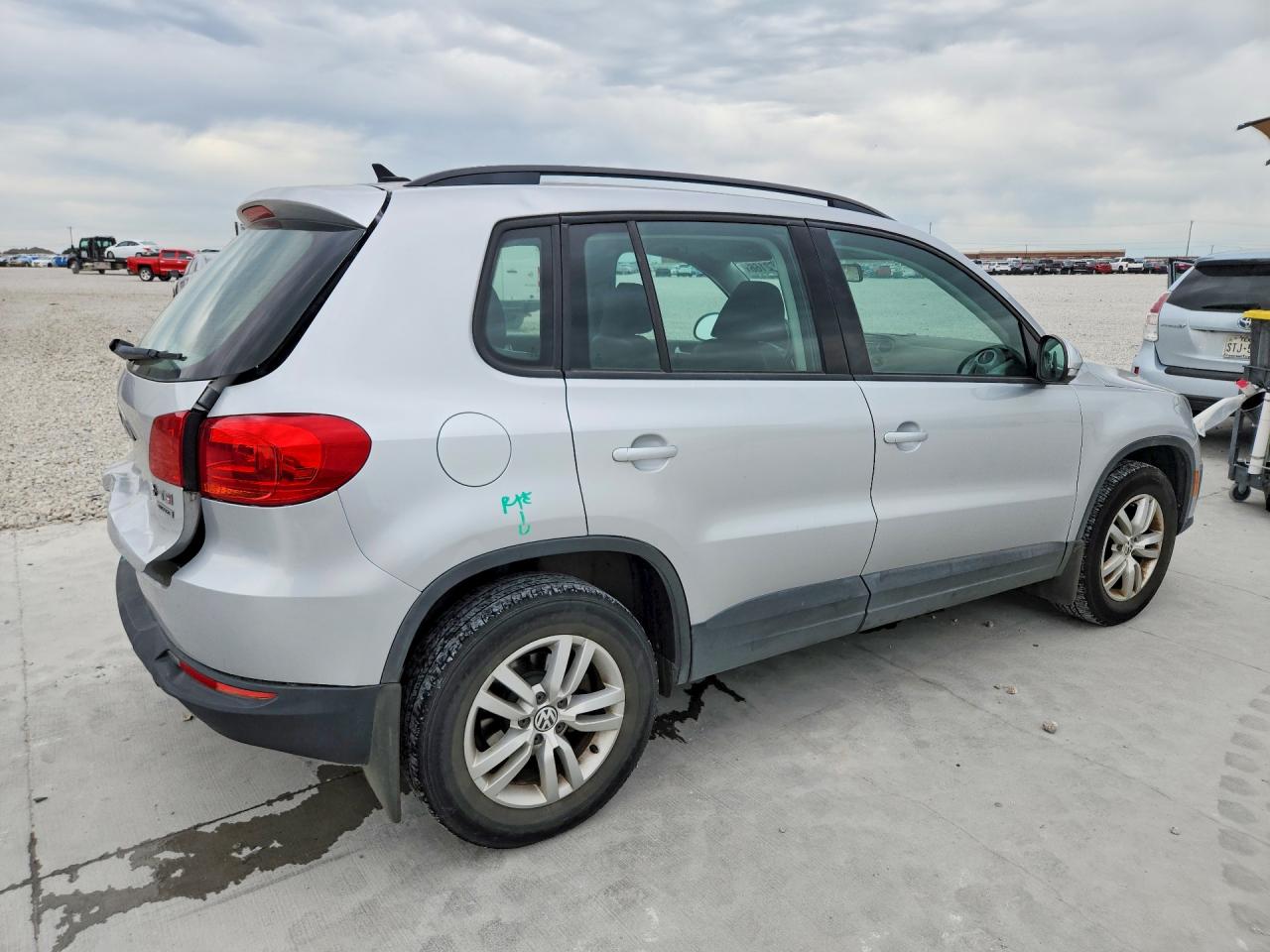 Volkswagen Tiguan S
