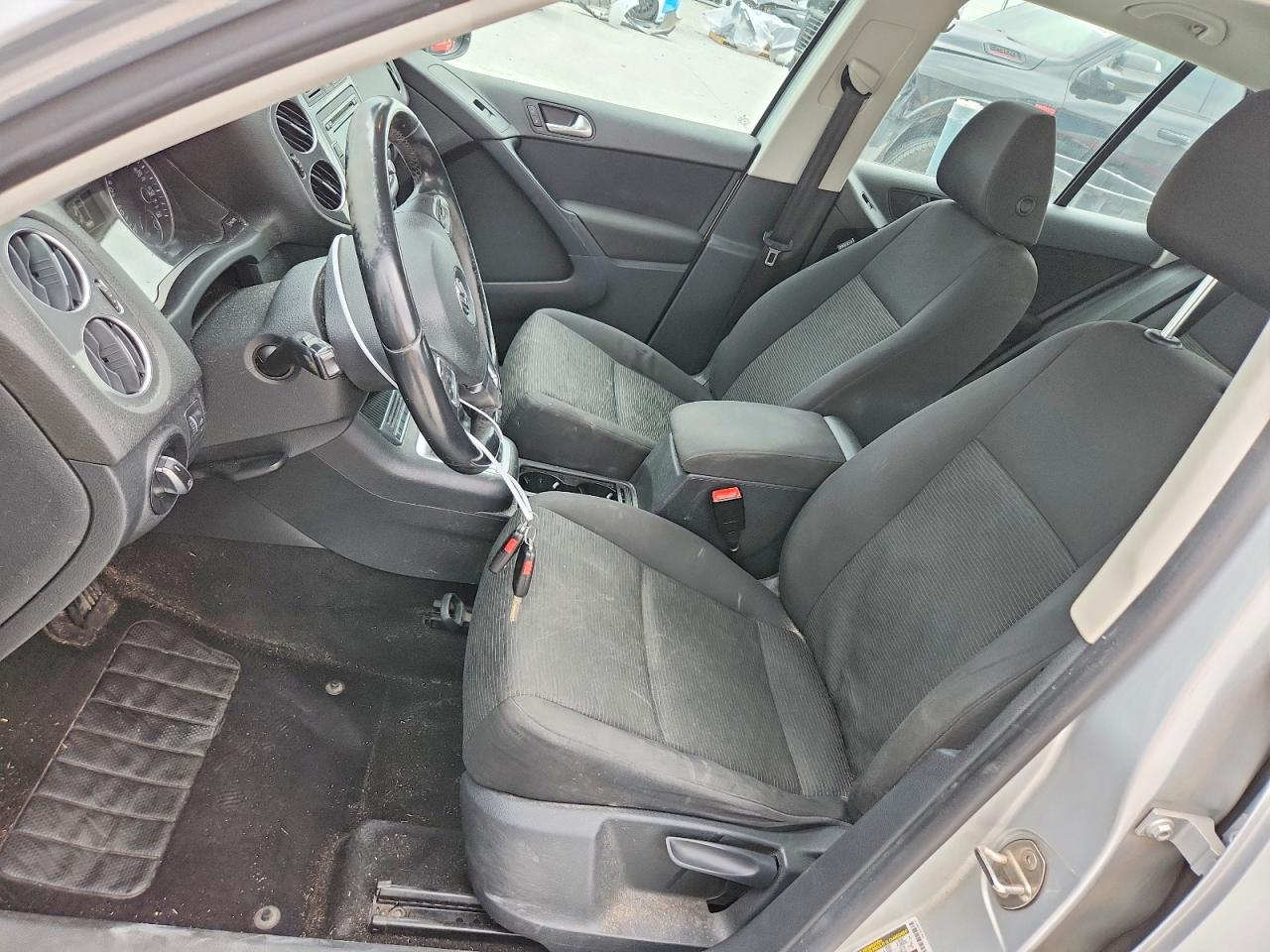 Volkswagen Tiguan S