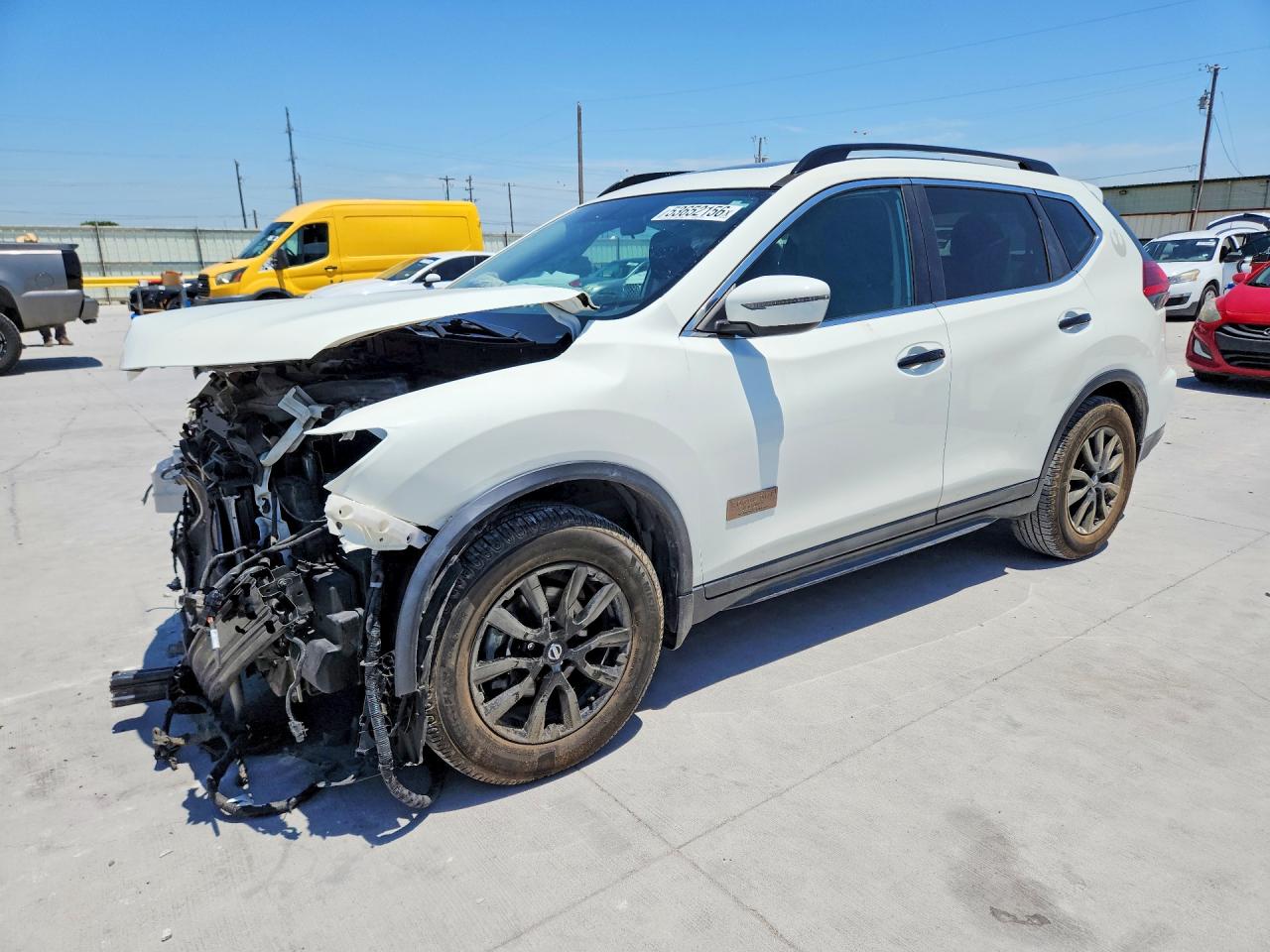 Salvage Nissan Rogue Image