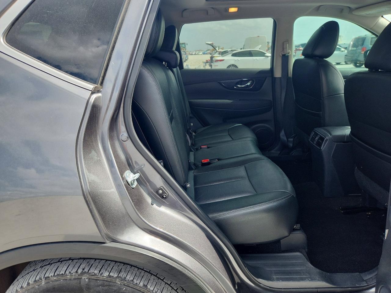 Nissan Rogue S