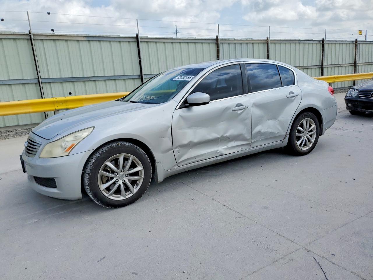 Salvage INFINITI G37 Image