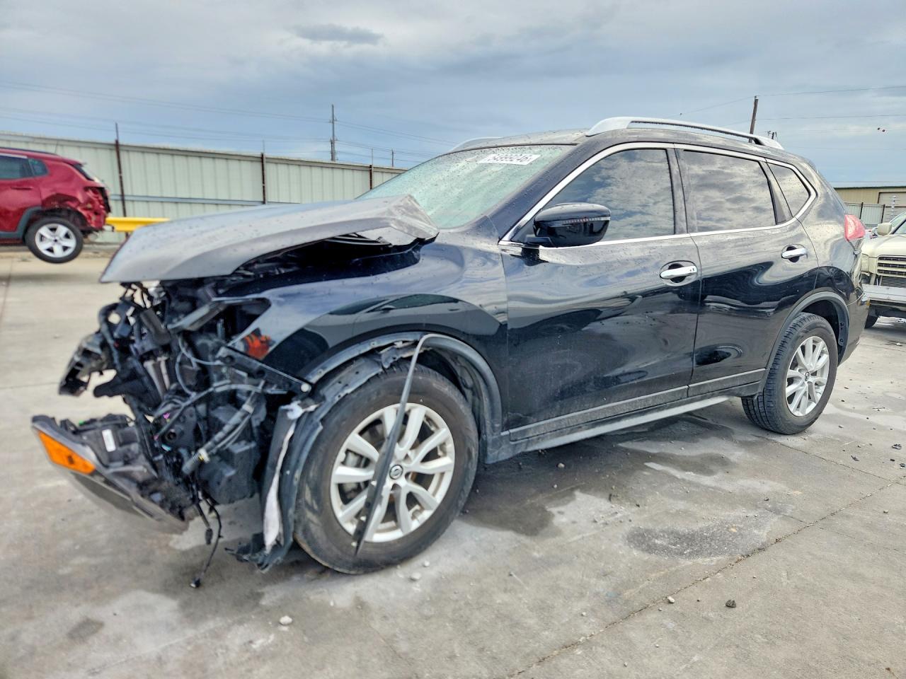 Salvage Nissan Rogue Image