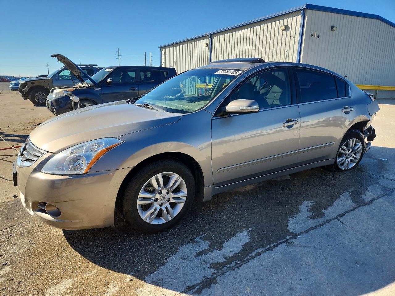 Salvage Nissan Altima Image