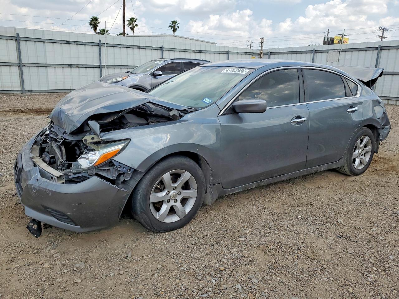 Salvage Nissan Altima Image
