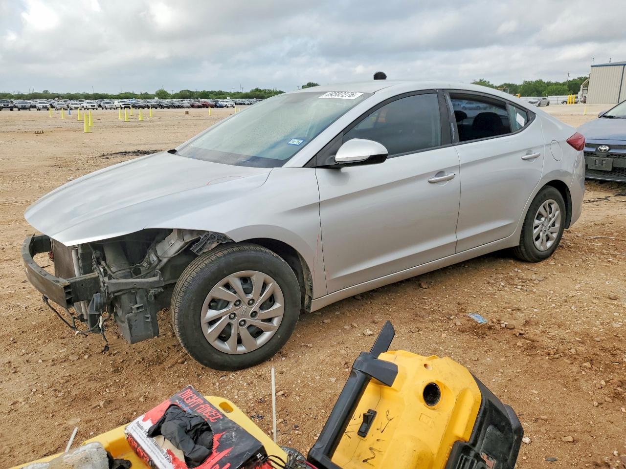 Salvage Hyundai ELANTRA Image