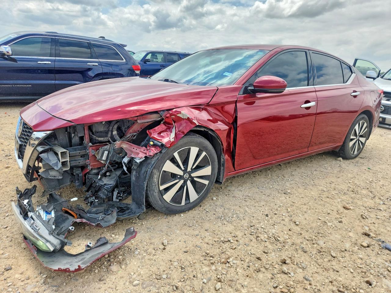 Salvage Nissan Altima Image