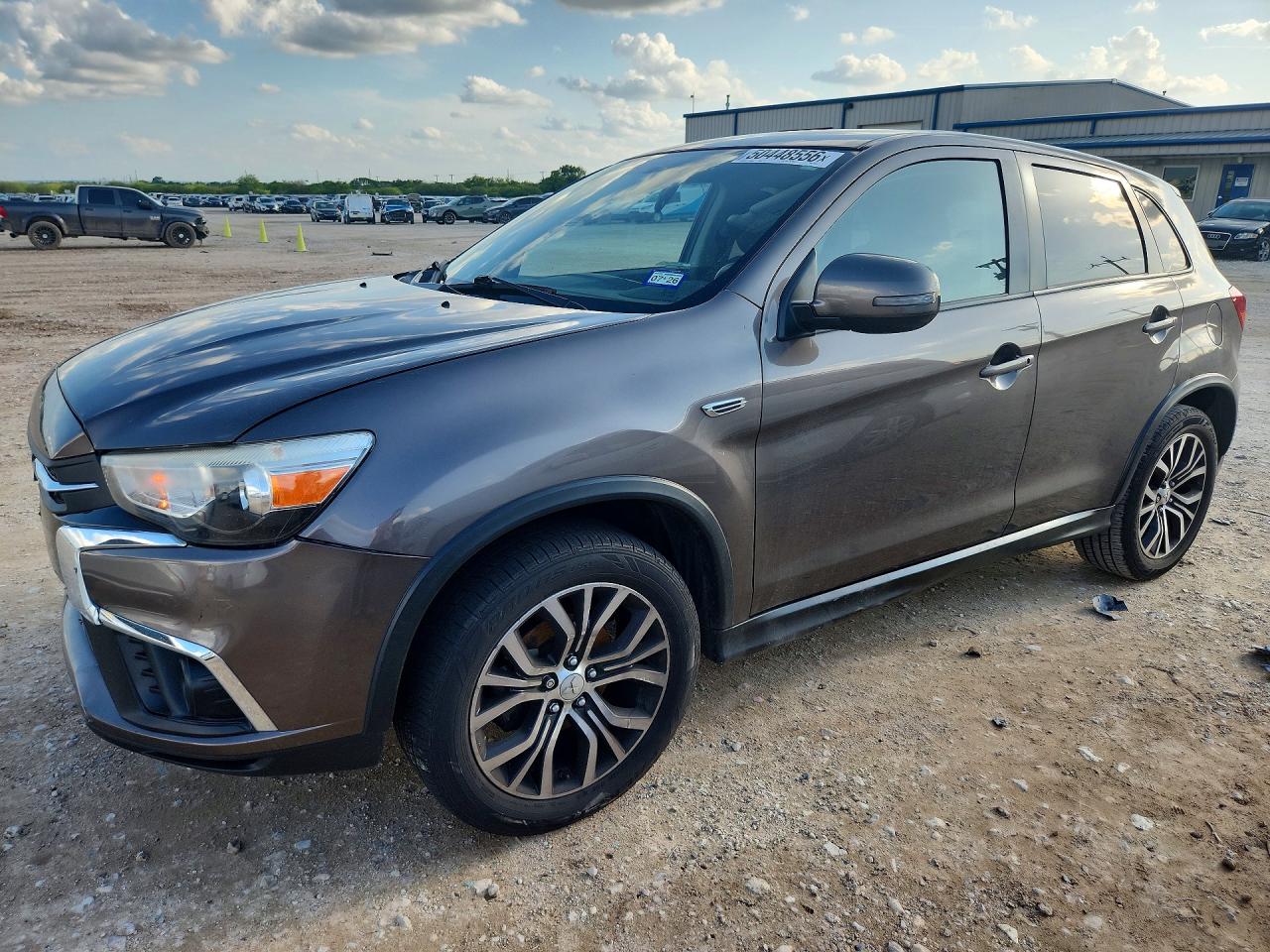 Salvage Mitsubishi Outlander Image