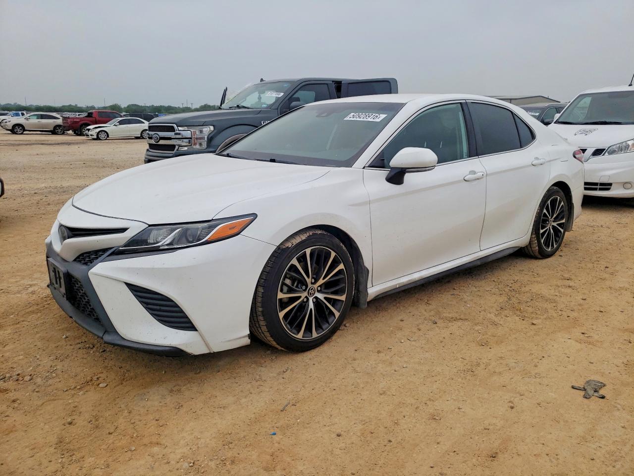 Salvage Toyota Camry Image