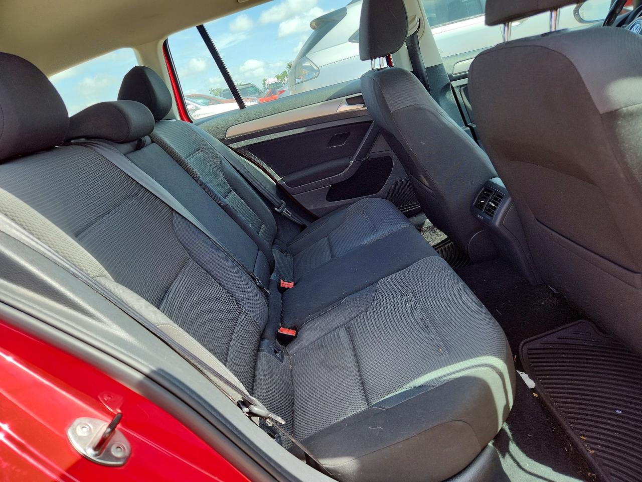 Volkswagen Golf S