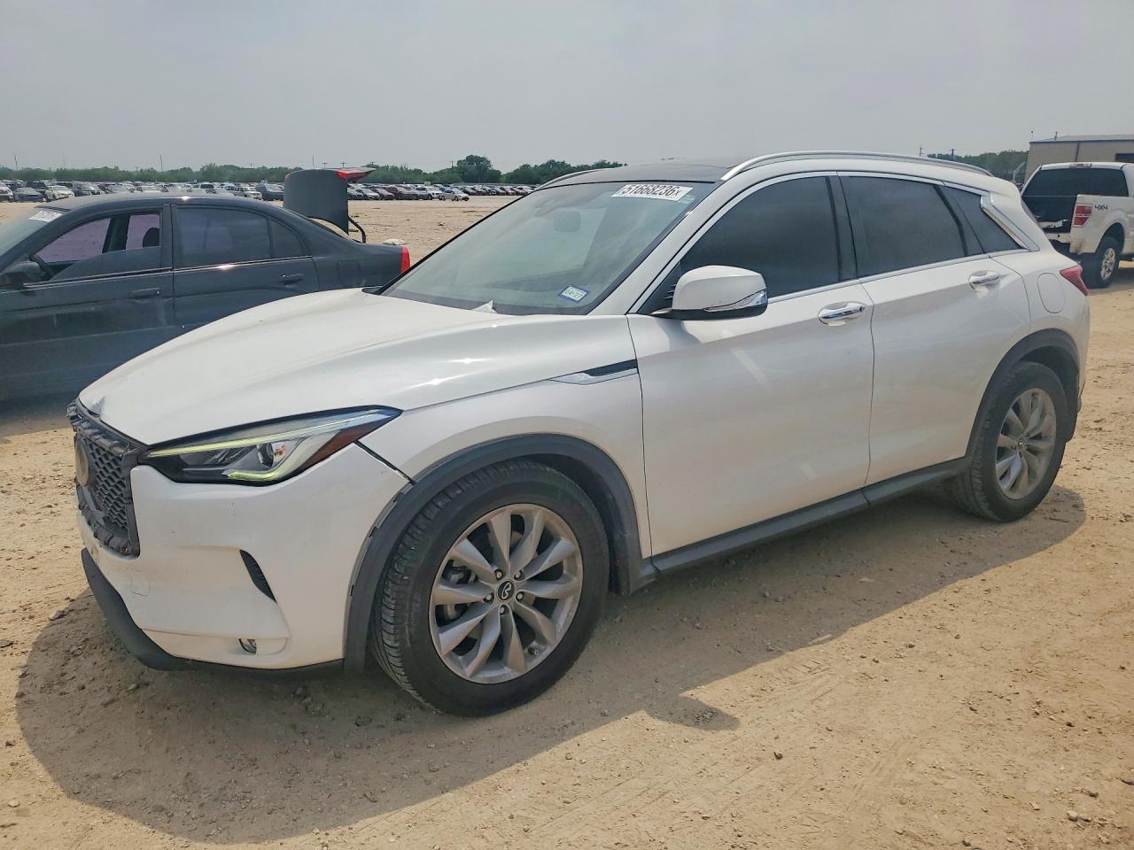 Salvage INFINITI Qx Image