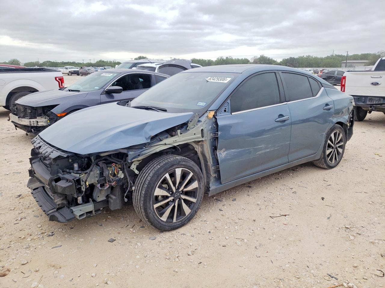 Salvage Nissan Sentra Image