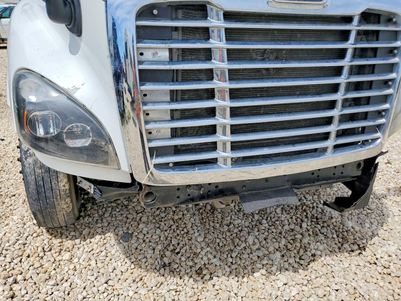 Freightliner Cascadia 113