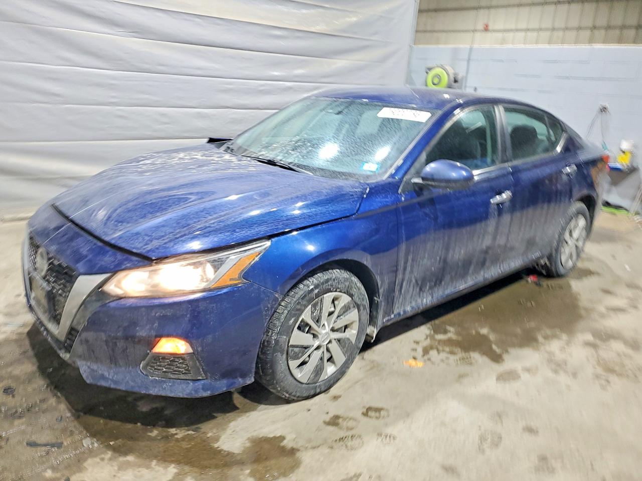Salvage Nissan Altima Image