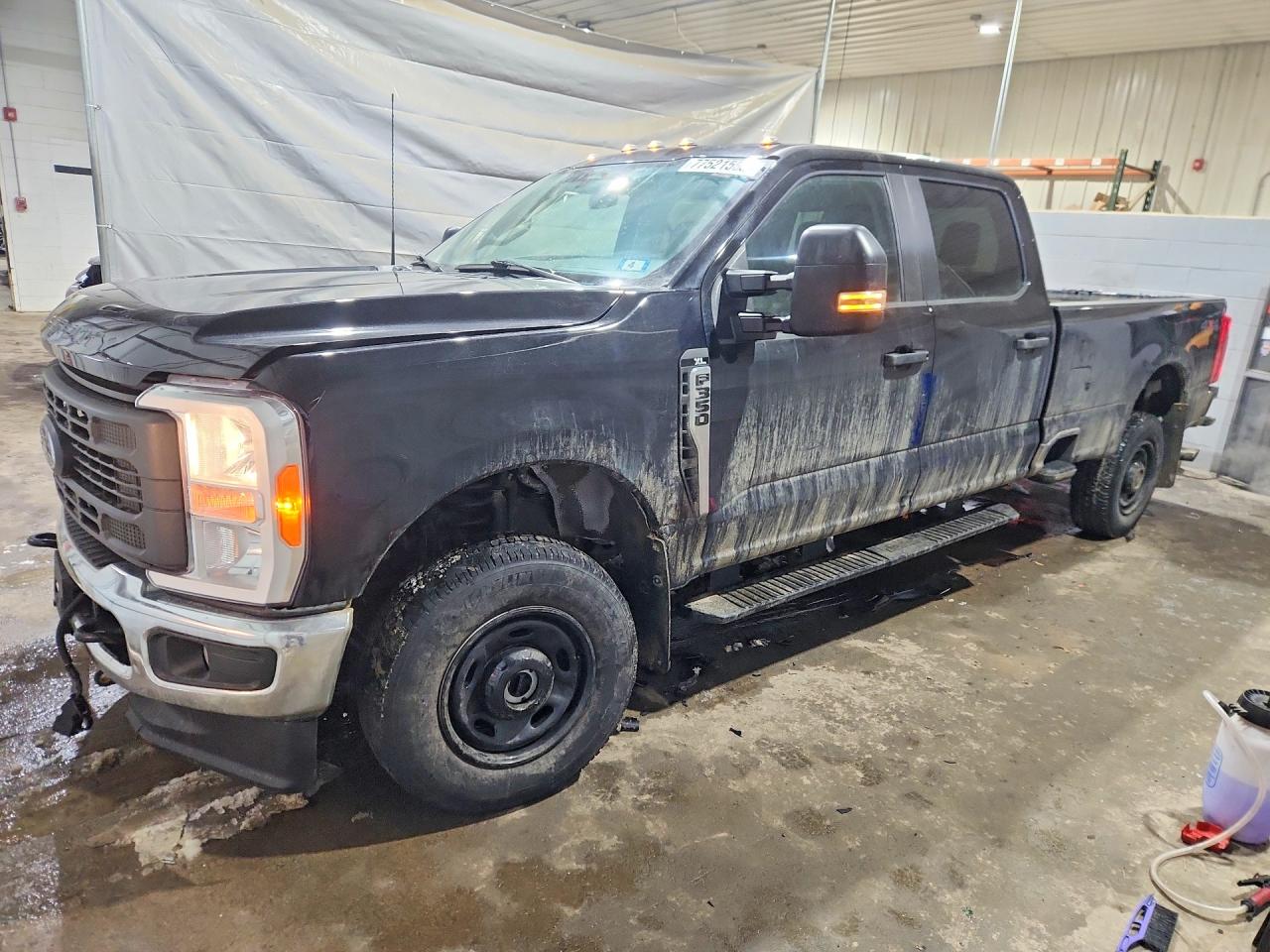 Salvage Ford F-350 Image