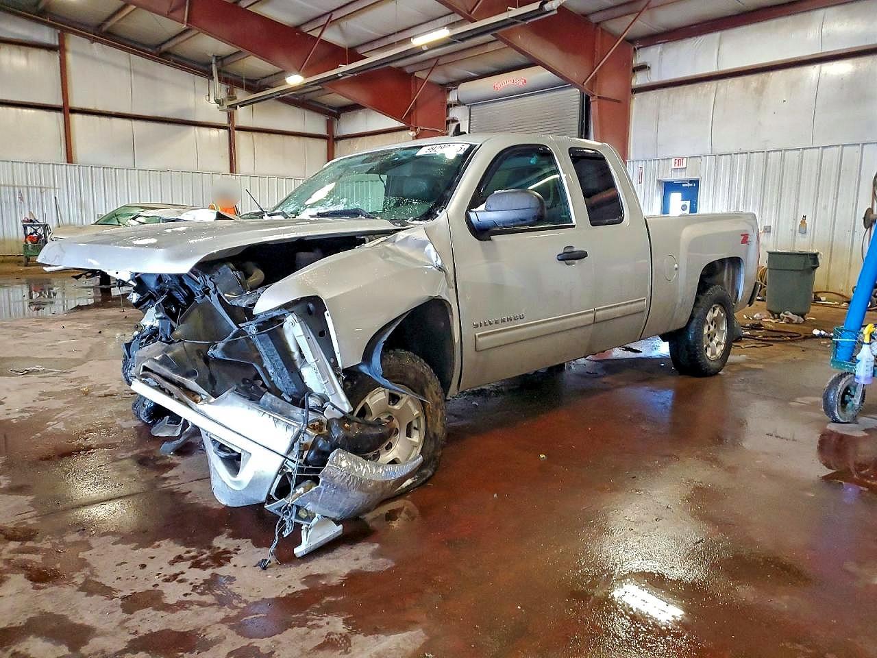 Salvage Chevrolet Silverado Image