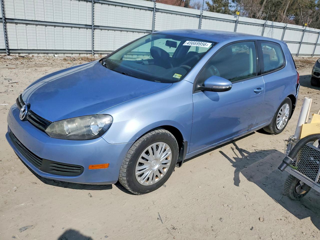 Salvage Volkswagen Golf Image