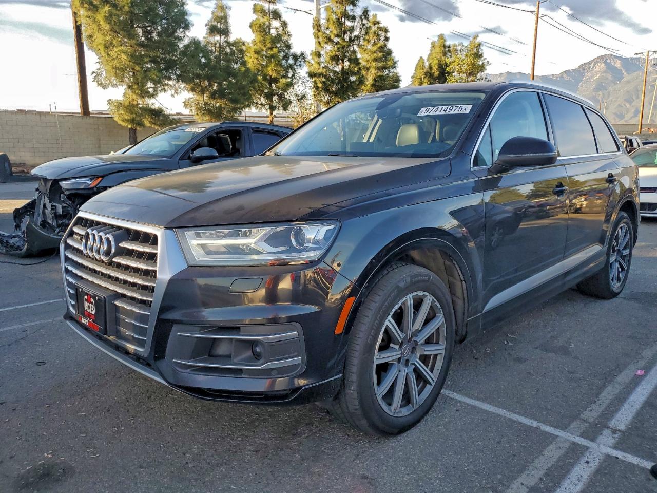 Salvage Audi Q7 Image