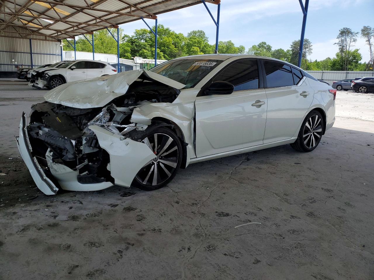 Salvage Nissan Altima Image