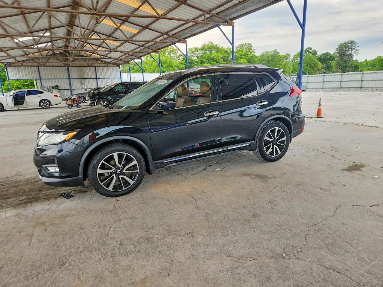Salvage Nissan Rogue Image