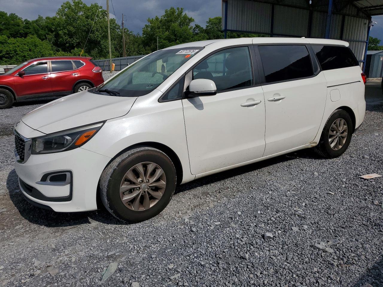 Salvage Kia Sedona Image