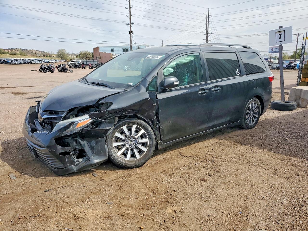 Salvage Toyota Sienna Image