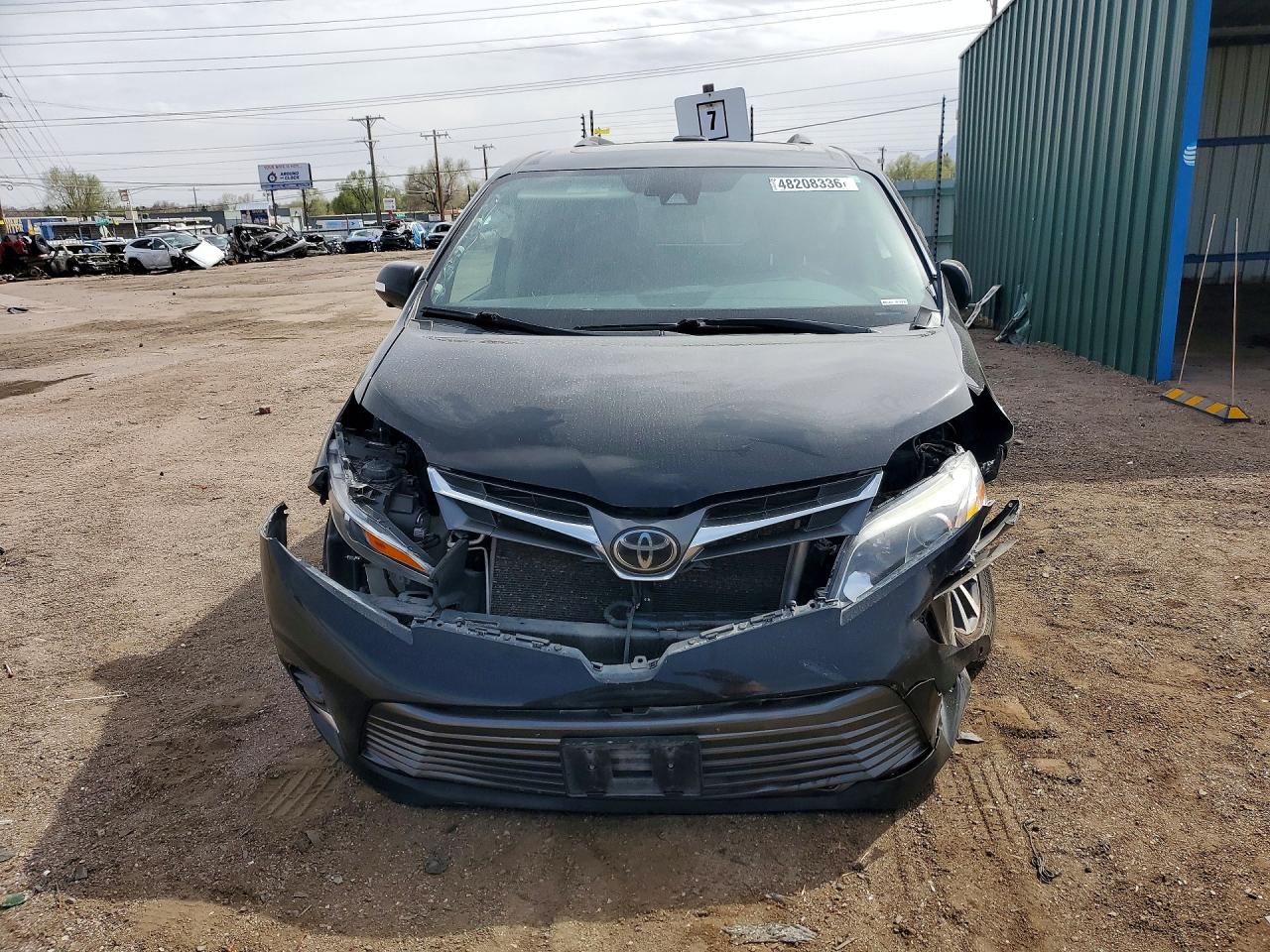 Toyota Sienna Limited Premium 7-passenger