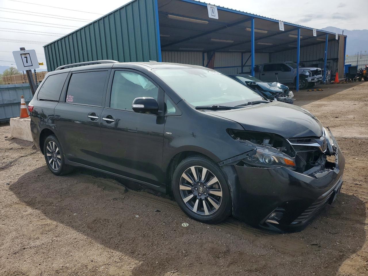 Toyota Sienna Limited Premium 7-passenger