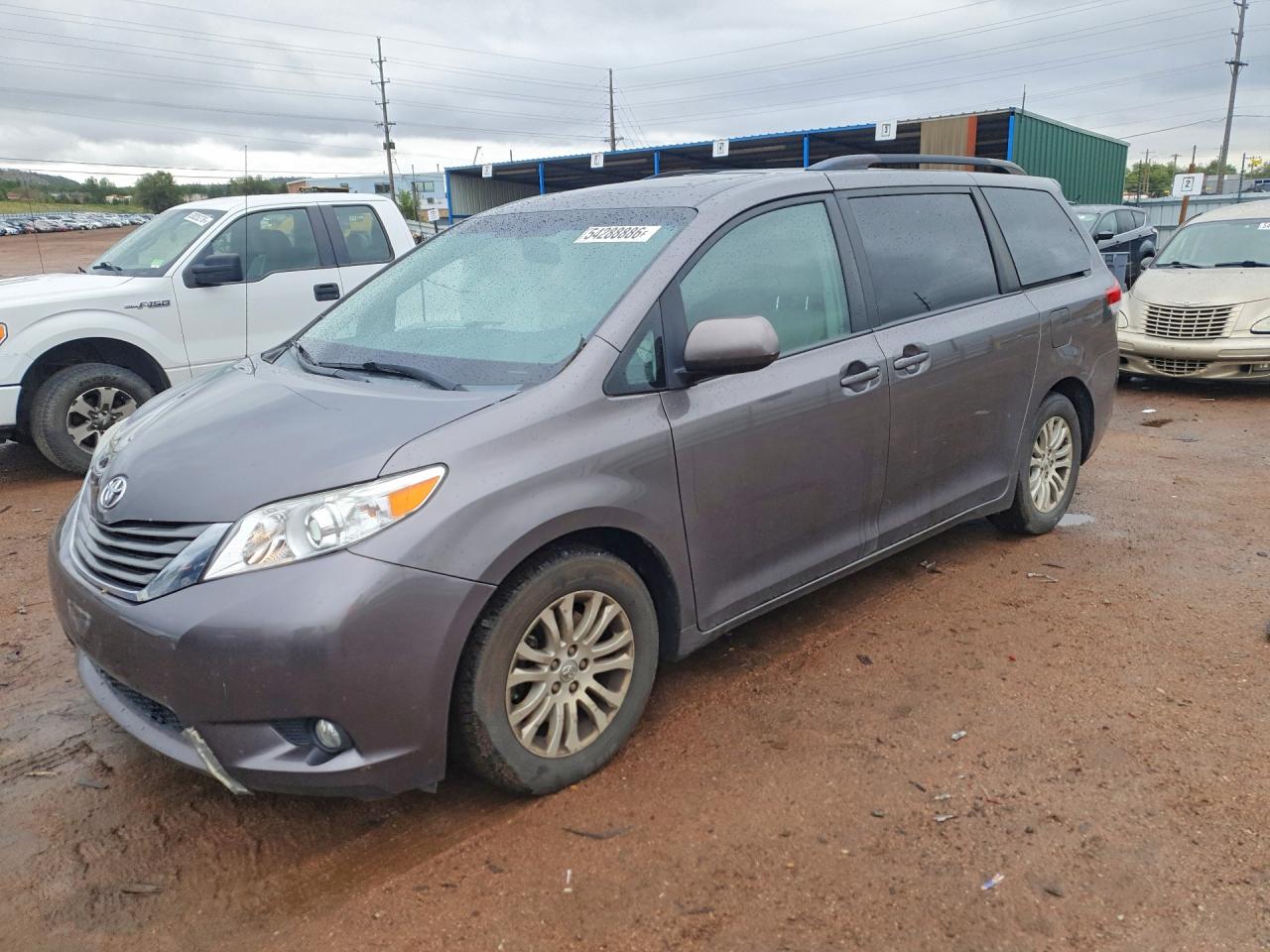 Salvage Toyota Sienna Image
