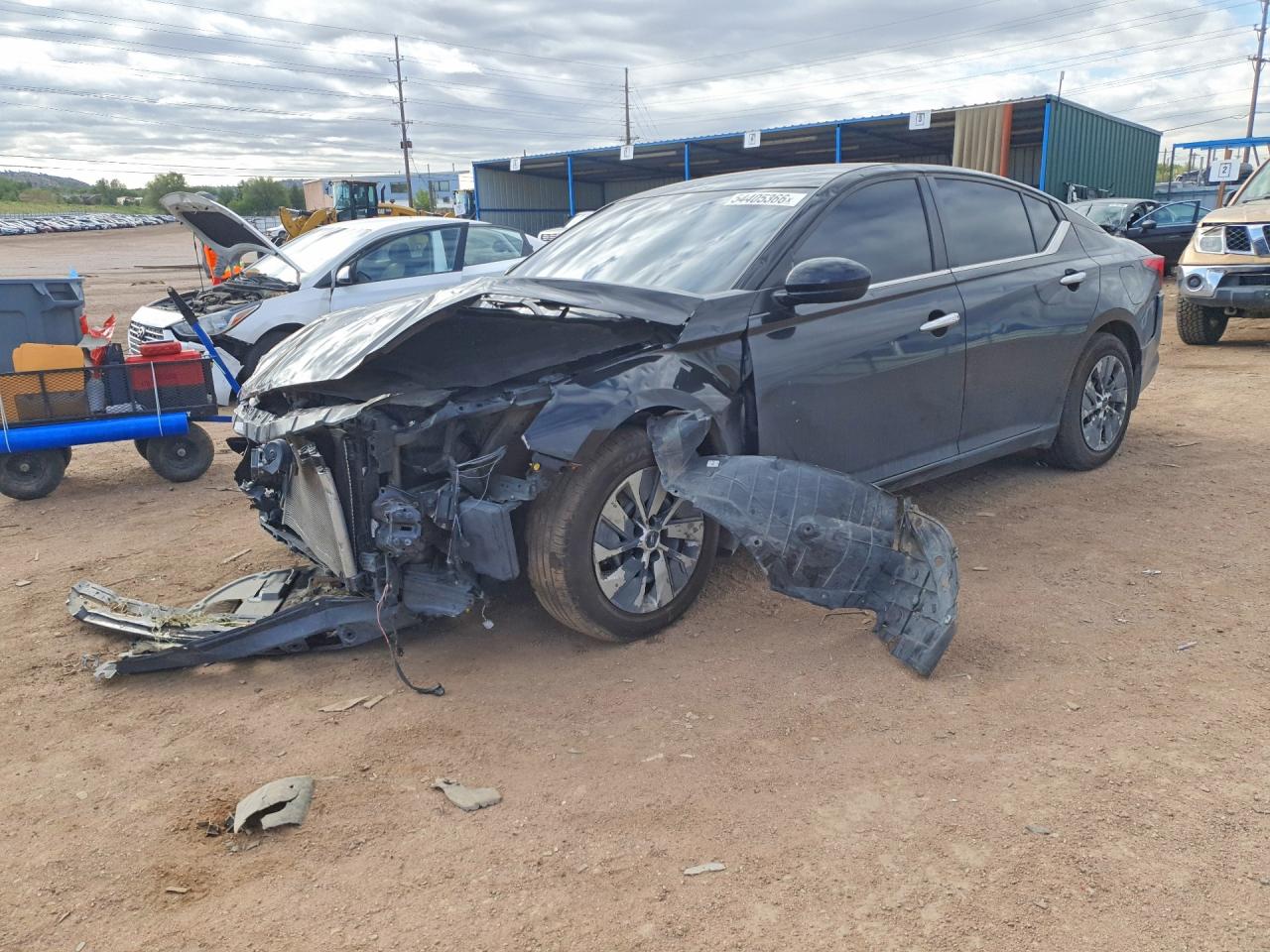 Salvage Nissan Altima Image