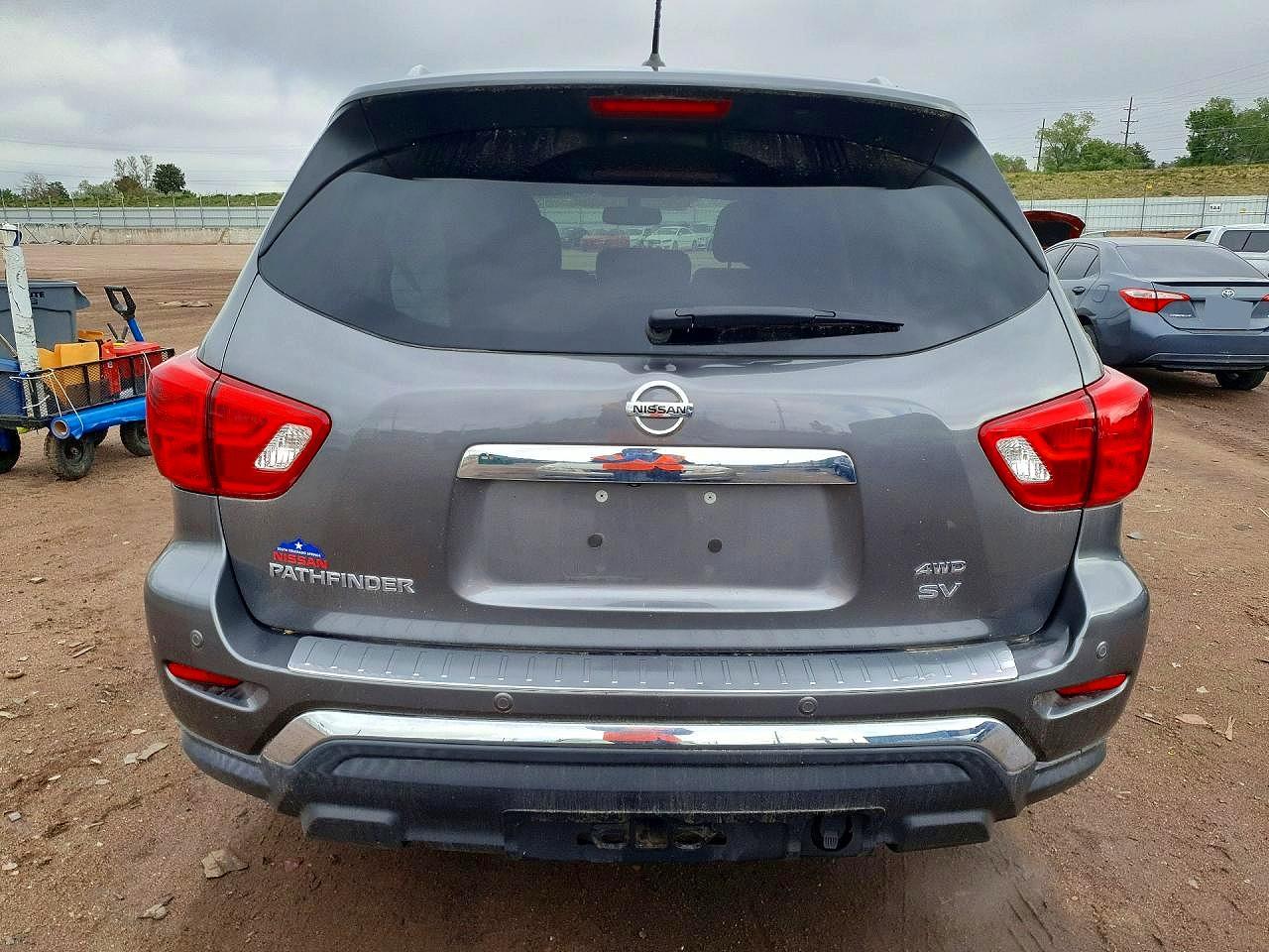Nissan Pathfinder Sv