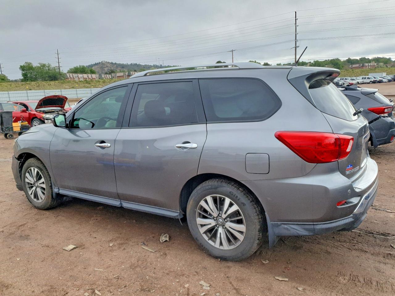 Nissan Pathfinder Sv