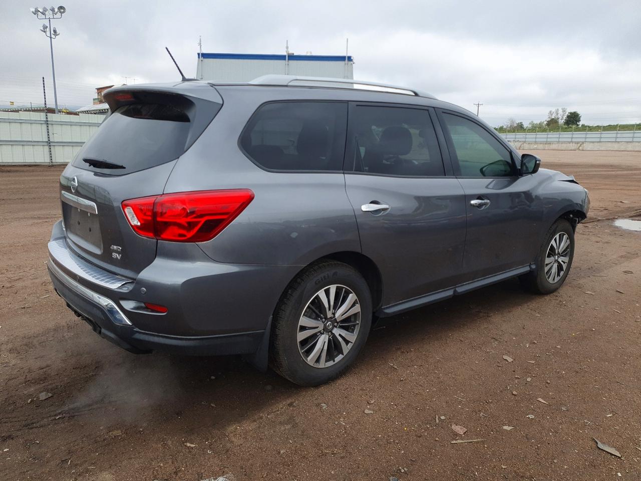 Nissan Pathfinder Sv