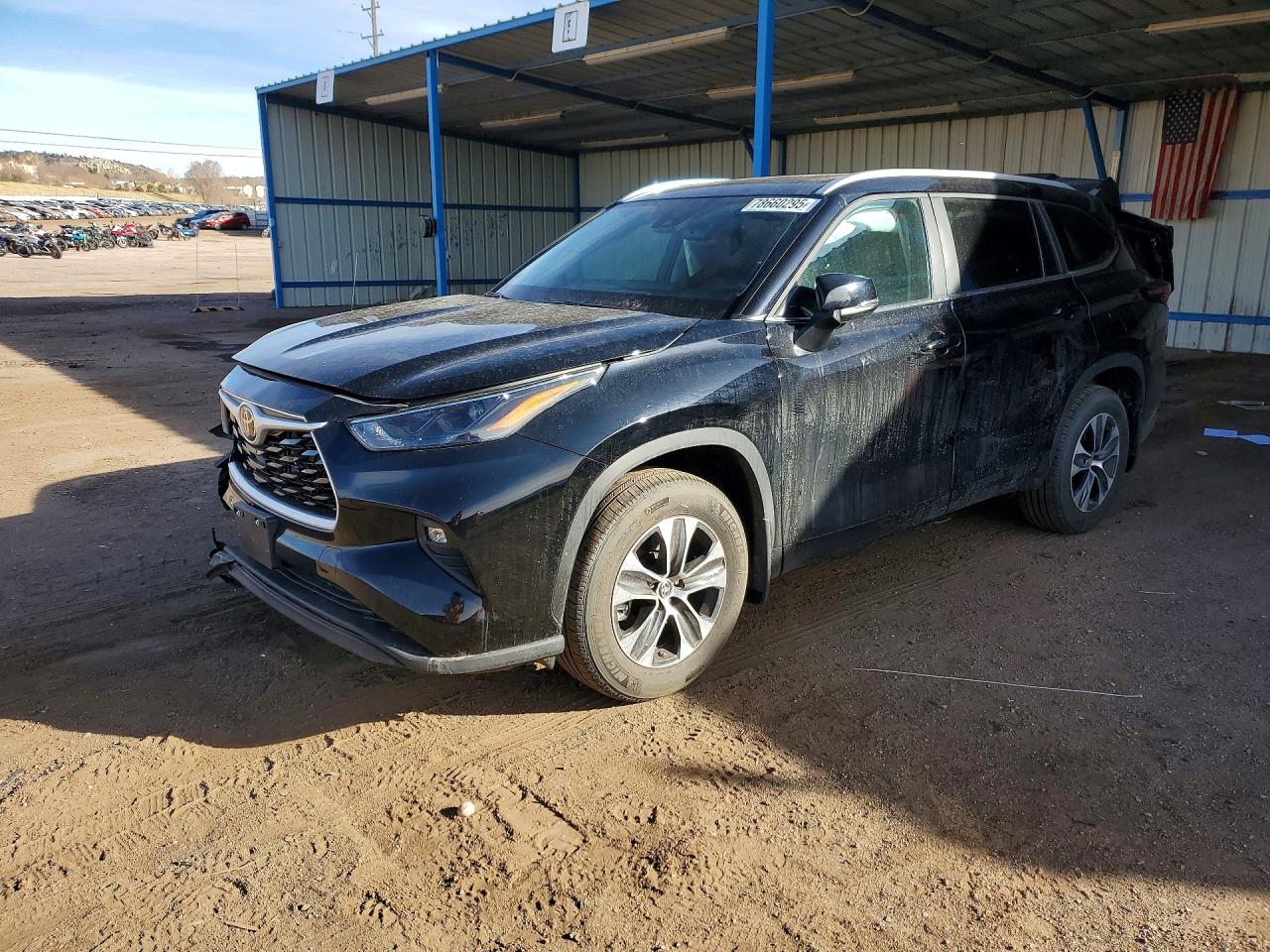 Salvage Toyota Highlander Image