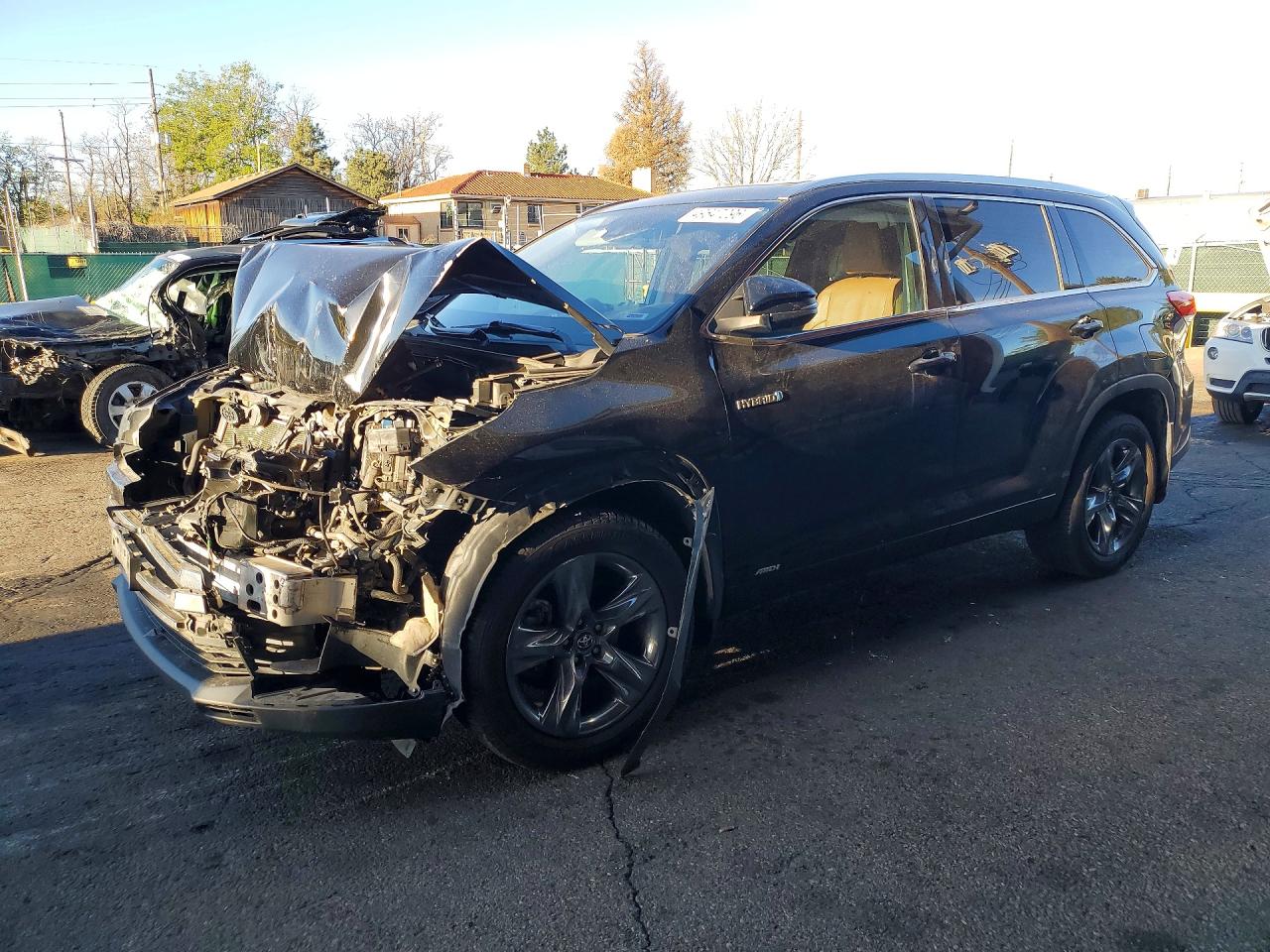 Salvage Toyota Highlander Image