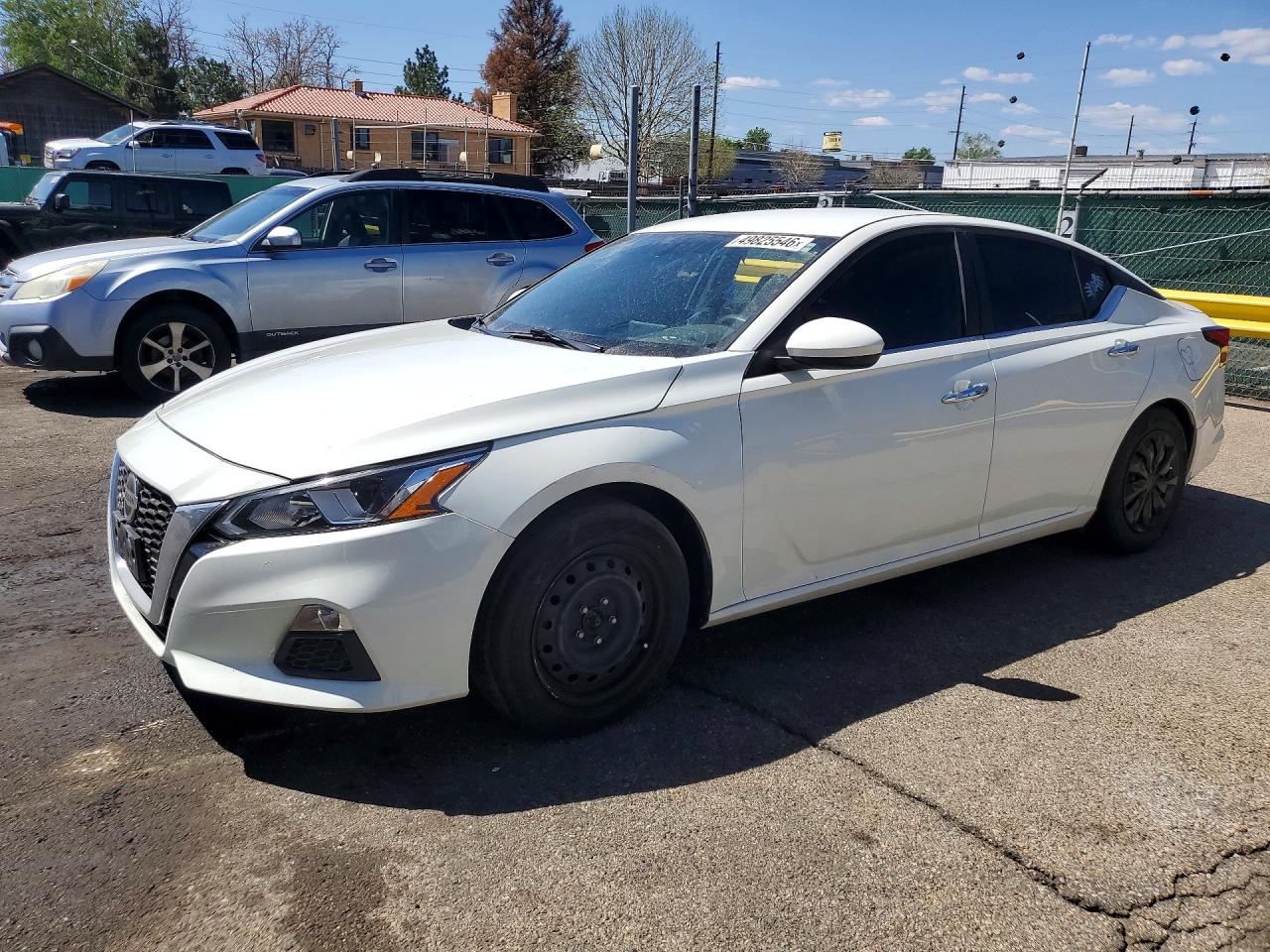 Salvage Nissan Altima Image