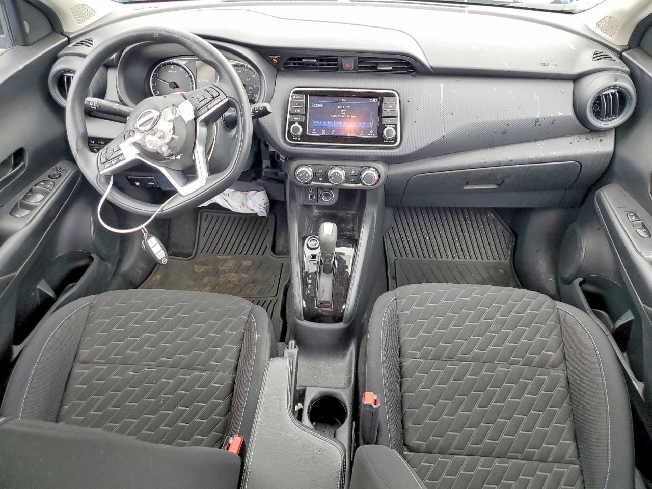 Nissan Kicks S