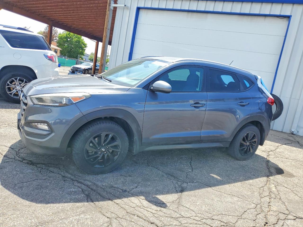 Salvage Hyundai TUCSON Image