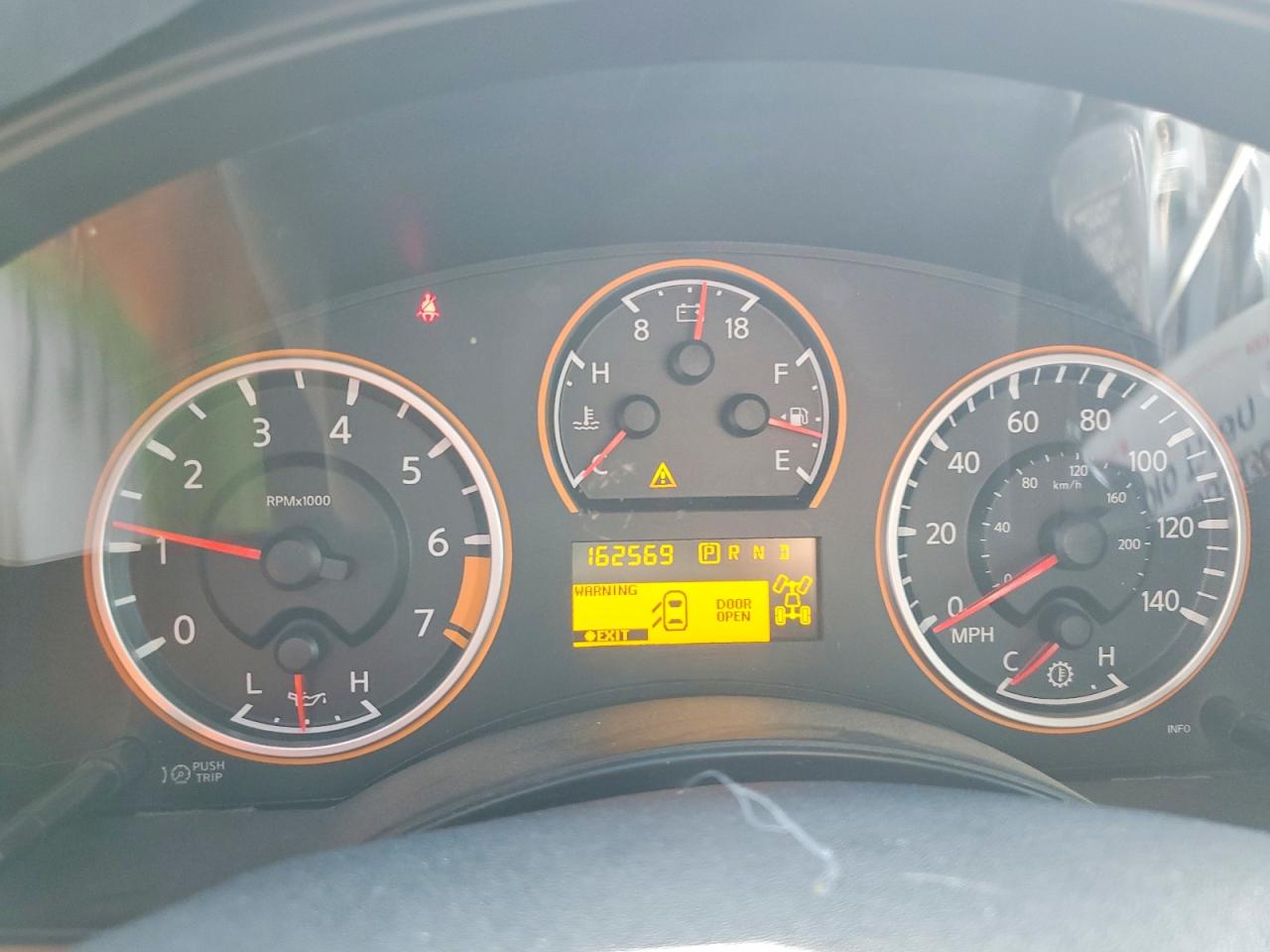 Nissan Titan Se